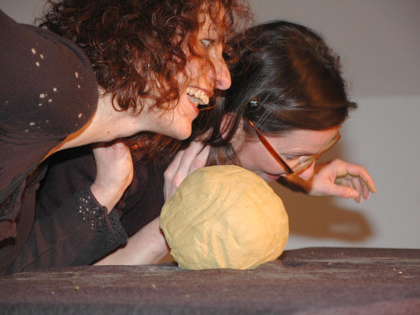 Judith Hoymann und Sandra Heinzel vom TIK. Foto: TIK Theater