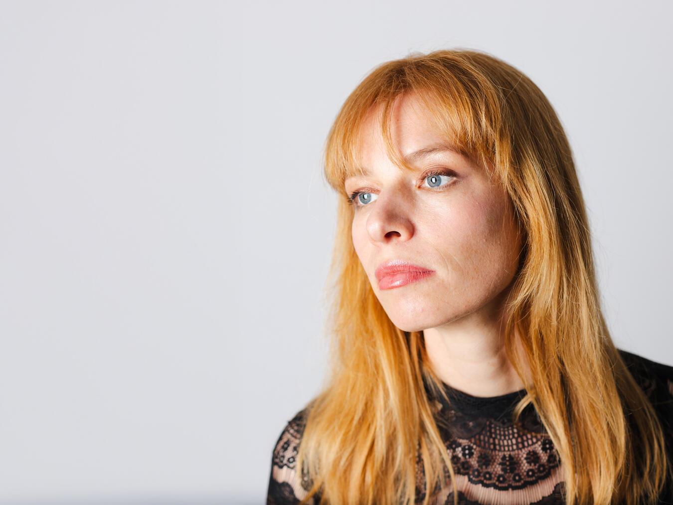 Judith Simon lädt gemeinsam mit Marcel Grothues und dem Chor „Popchörner“ zum Konzertabend im Refektorium ein.Foto: Maja Bjeljac