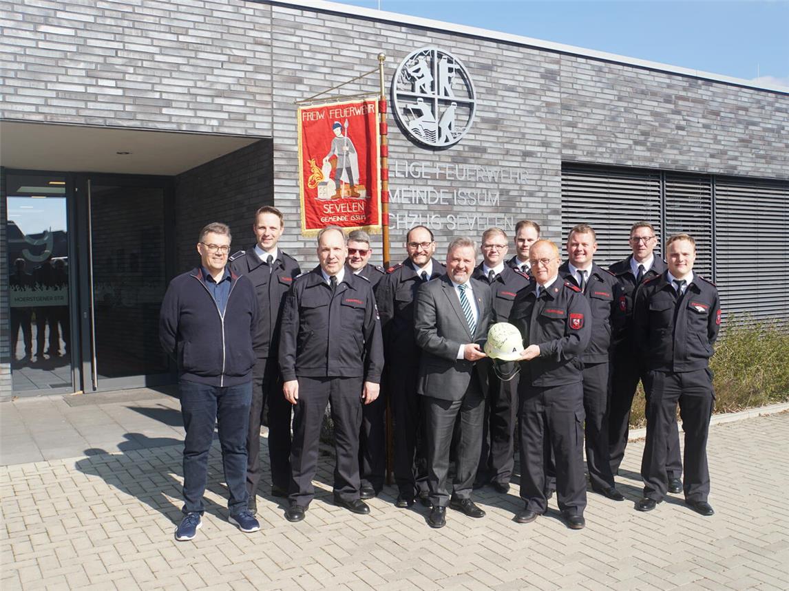 Jürgen Happe wurde aufgrund des Erreichens der Altersgrenze in die Ehrenabteilung der Freiwilligen Feuerwehr Issum versetzt.Fotos: privat