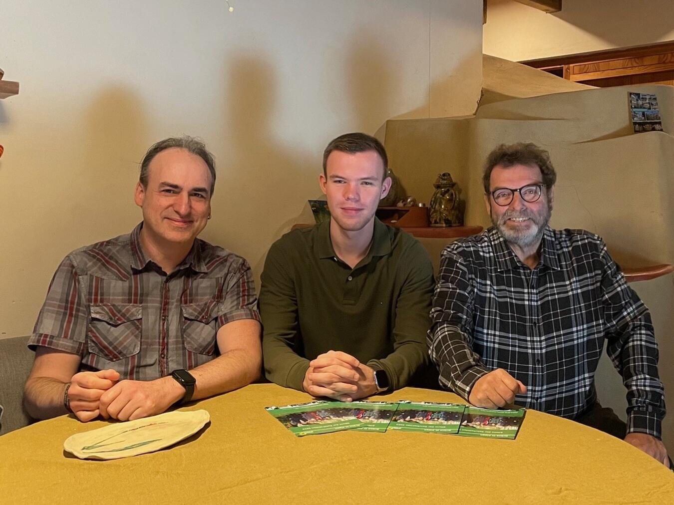 Jürgen Venne und Maximilian Böttcher übernehmen, während sich Peter Nienhaus (v.l.) ein wenig zurückzieht. Foto: Grüne Alpen