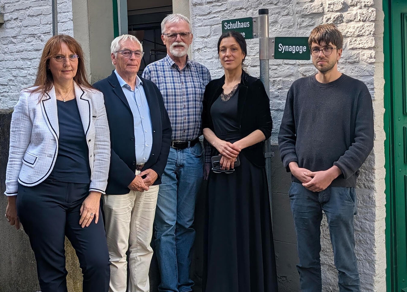 "Gruppenfoto von Julia Bauermeister und Kollegen beim Besuch in Issum"