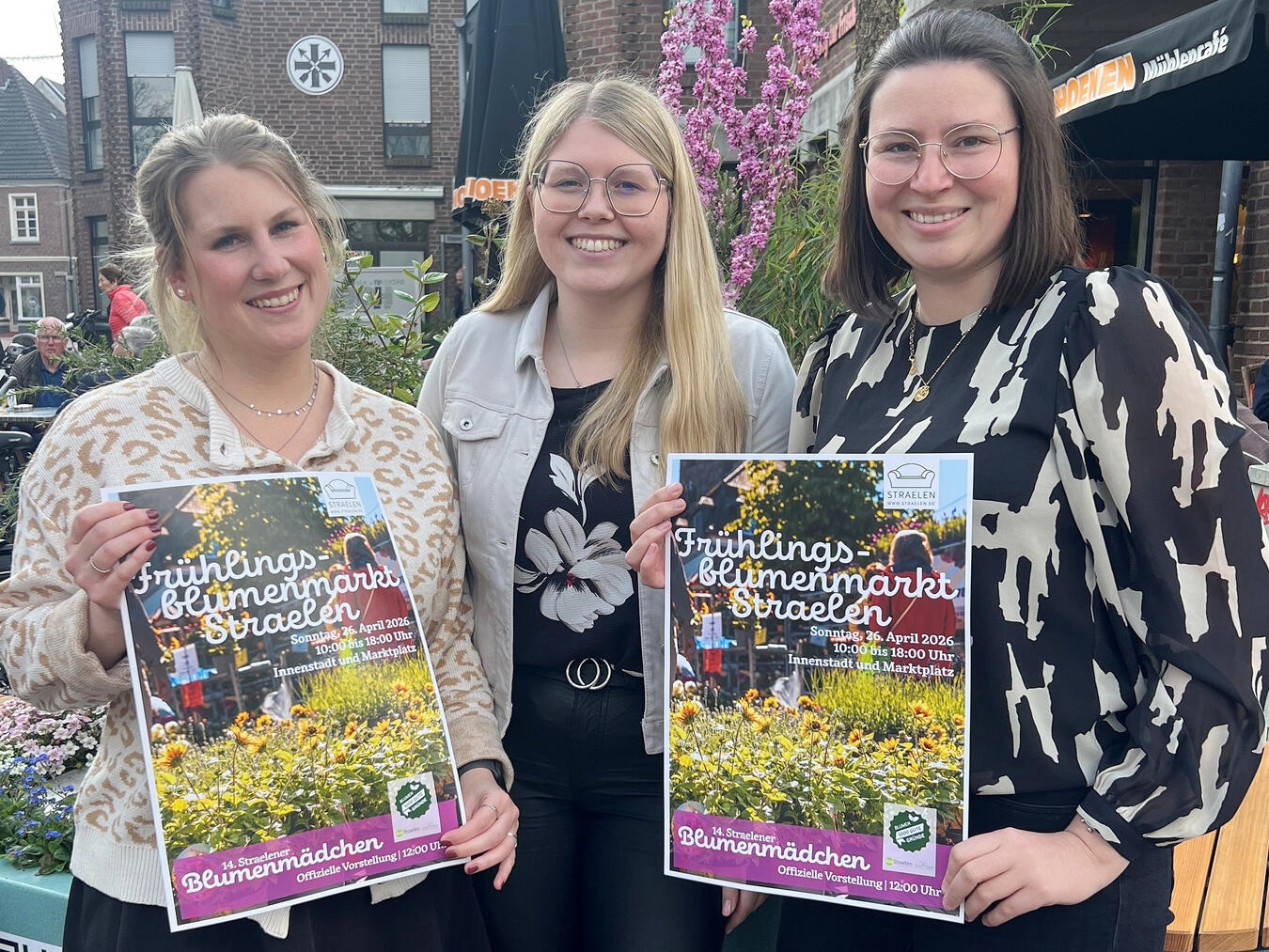 "Julia Nellessen mit Saskia Schöbel und Pia Bauer beim Straelener Frühlingsblumenmarkt"