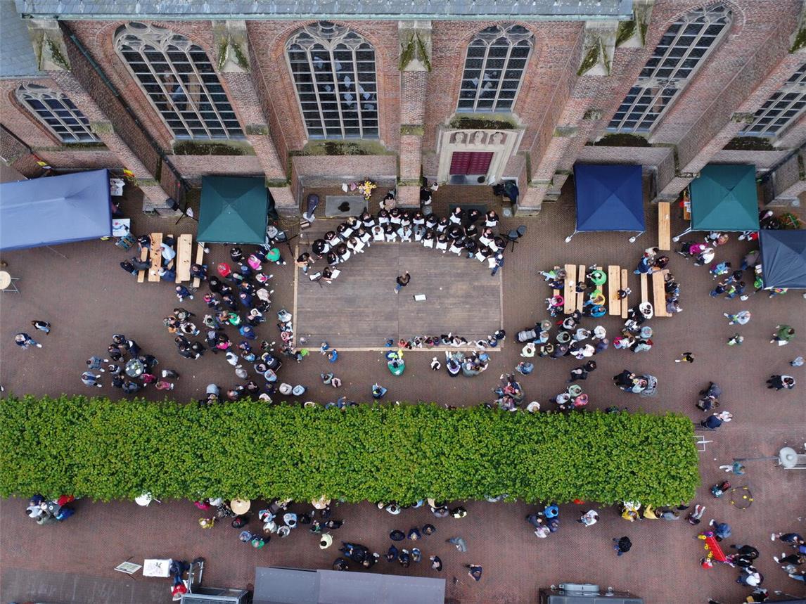 Jung und Alt kamen beim Pfarrfest in Straelen voll auf ihre Kosten. Foto: Simon Giesberts