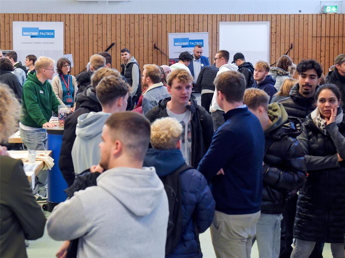 Junge Menschen, die vor der Studien- und Berufswahl stehen, sind seit nunmehr 33 Jahren die Zielgruppe des Berufs-Info-Treffs. NN-Foto: Gerhard Seybert/Archiv