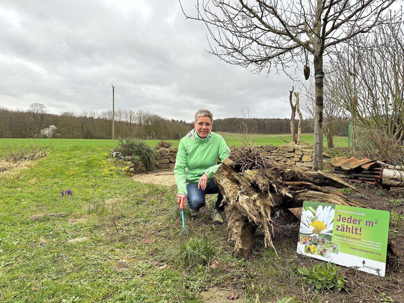 Jutta Block in ihrem Garten in Labbeck. NN-Foto: SP