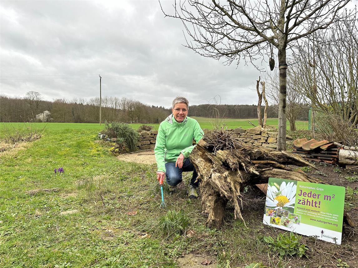 Jutta Block in ihrem Garten in Labbeck. NN-Foto: SP