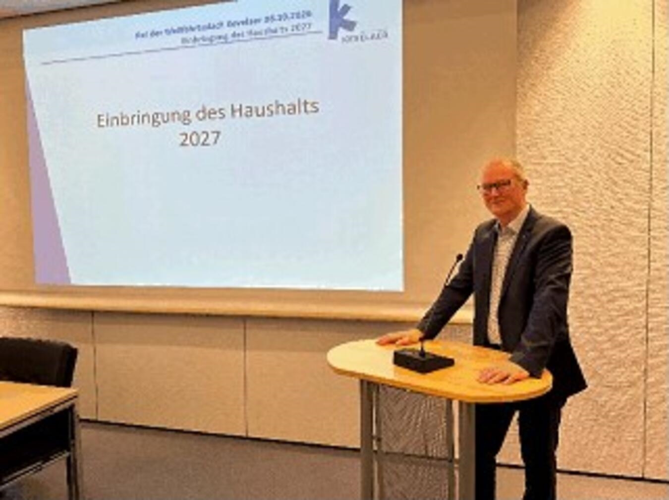 "Kämmerer Ralf Püplichuisen bei letzter Haushaltseinbringung vor Ruhestand, Wallfahrtsstadt Kevelaer."