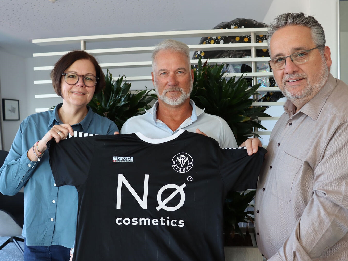 Kämpfen um den Klassenerhalt (v.l.): VfR Geschäftsführerin Sabine Barthel, Thomas Gerstner und Christian Nitsch. Foto: VfR Warbeyen