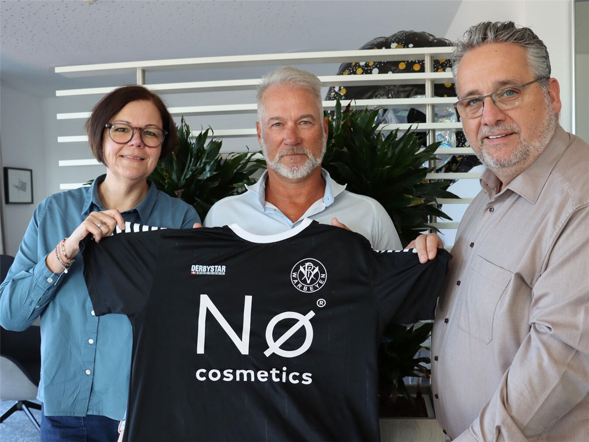 Kämpfen um den Klassenerhalt (v.l.): VfR Geschäftsführerin Sabine Barthel, Thomas Gerstner und Christian Nitsch. Foto: VfR Warbeyen