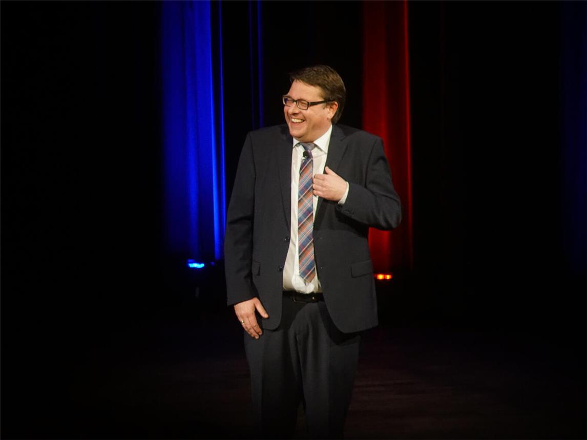 Kai Magnus Sting steht am Freitag, 13. Dezember, auf der Bühne des Reeser Bürgerhauses. Foto: Stadt Rees