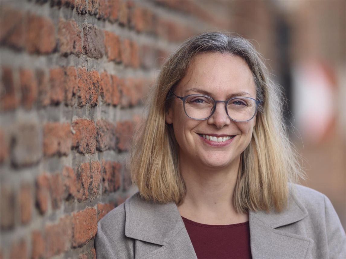 Kalkars Bürgermeisterin Alexandra Schacky ist erst seit November offiziell im Amt, hat aber schon viele Gespräche geführt. Foto: Stadt Kalkar