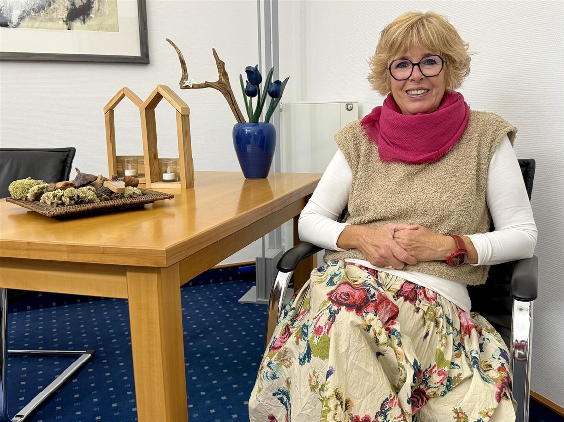 Kalkars scheidende Bürgermeisterin Britta Schulz setzte gerne auf modische Farbakzente, aber auch auf Bürgernähe und sachlichen Austausch. NN-Foto: SP