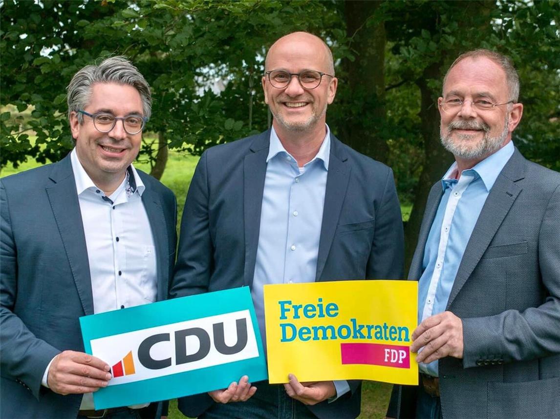 Kandidat Stephan Luyven (m.) mit dem CDU-Stadtverbandsvorsitzenden Stefan Rouenhoff (l.) und dem FDP-Vorsitzenden Jörg Weißenborn (r.).Foto: privat