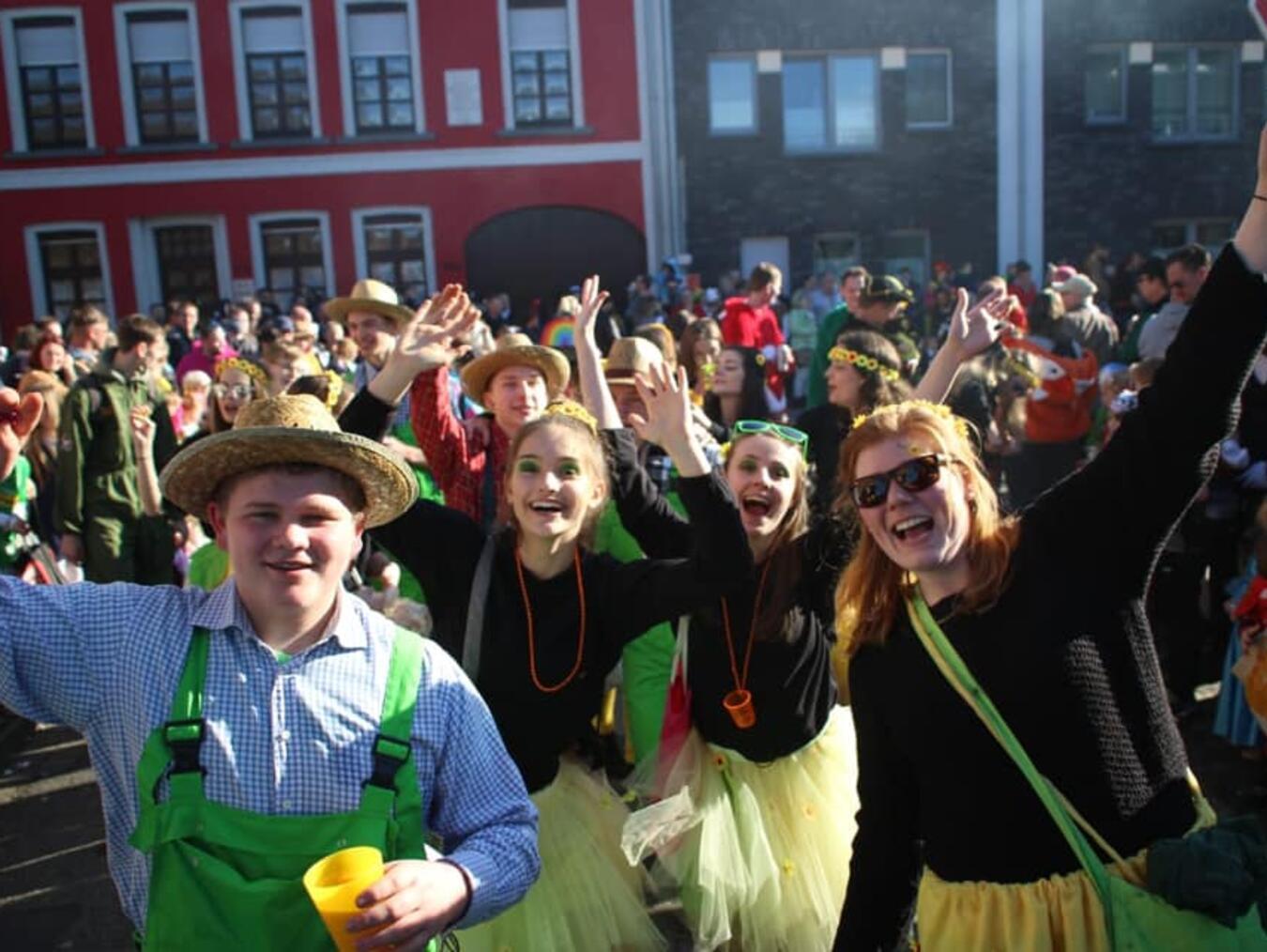 60. Karnevalszug mit großer After-Zooch-Party Kapellen Helau! Am Samstag, 22. Februar, geht es wieder in bunten Kostümen, mit reichlich Kamelle und bester Stimmung durch die geschmückten Straßen. Foto: privat