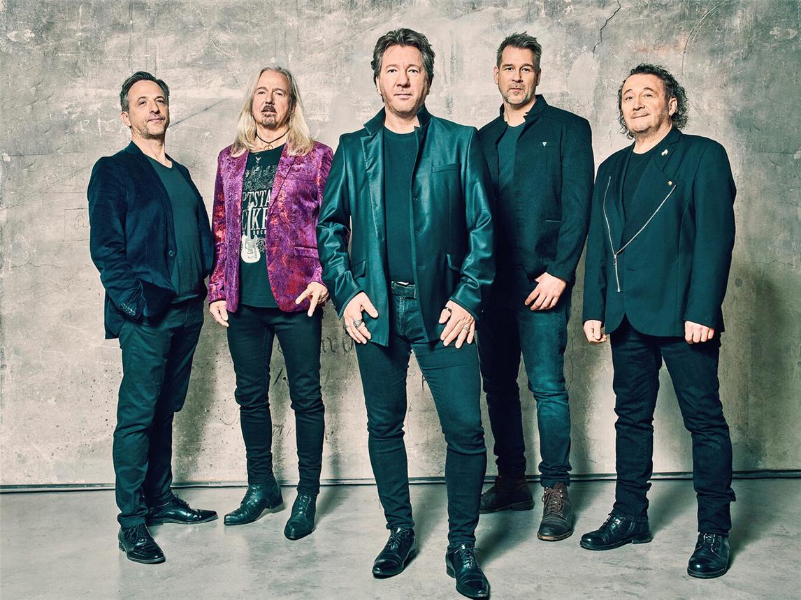 Karat gehören zu den populärsten Rockbands der ehemaligen DDR und feiern auch im Westen Deutschlands seit Jahrzehnten viele Erfolge. Foto: Uwe Toelle