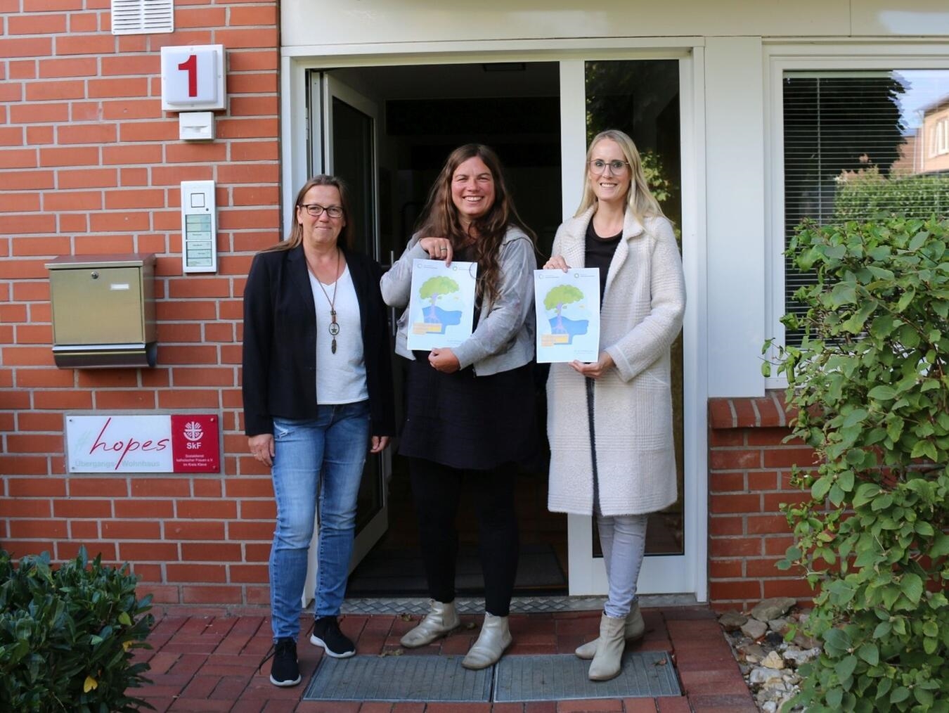 Karin Schlebusch, Mareike van Elsbergen und Ruth Plege laden zur Teilnahme ein. Foto: SkF