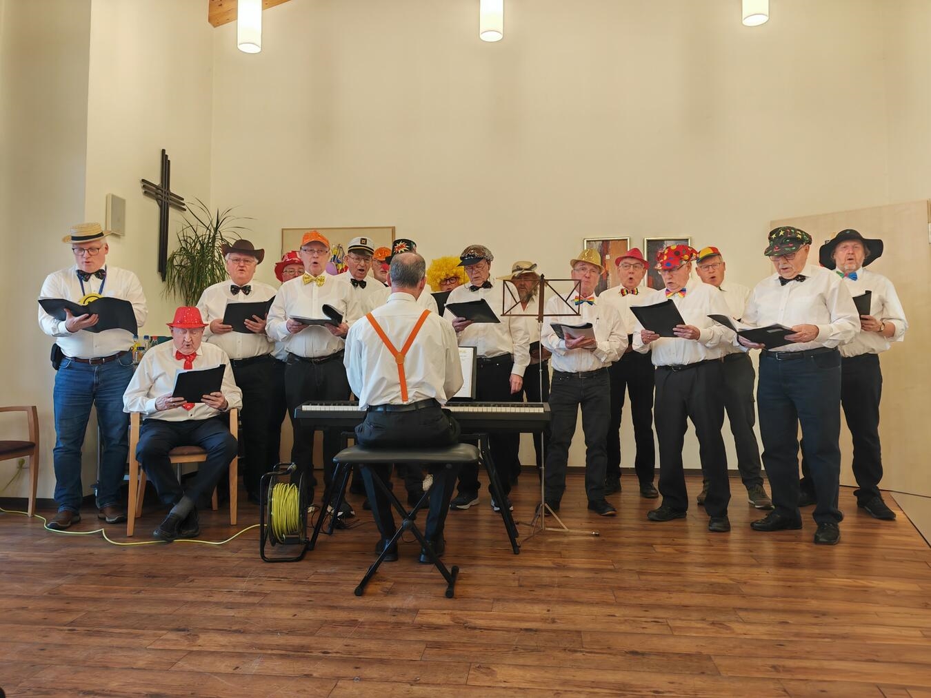 Karnevalistisches Treiben der Chorgemeinschaft. Foto: Chorgemeinschaft WaWaKerk