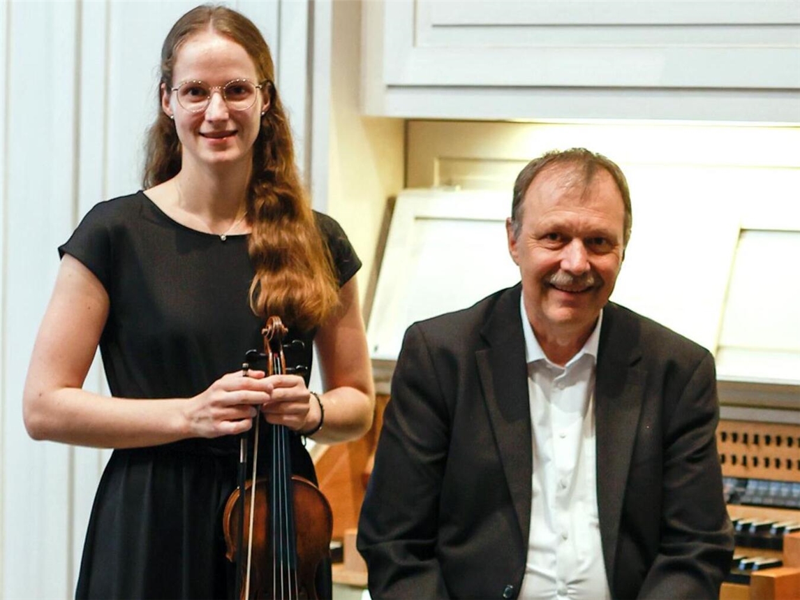 Katrin Nowak (Violine) und Wolfgang Nowak (Orgel) gestalten die besinnliche Abendmusik. Foto: privat