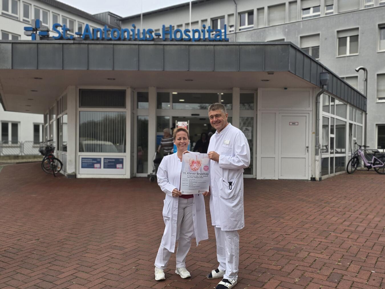 11. Klever Brusttag: Therapie ist Teamwork Katrin van Heumen und Lubos Trnka haben zusammen mit ihrem Team den 11. Klever Brusttag vorbereitet. NN-Foto: HF