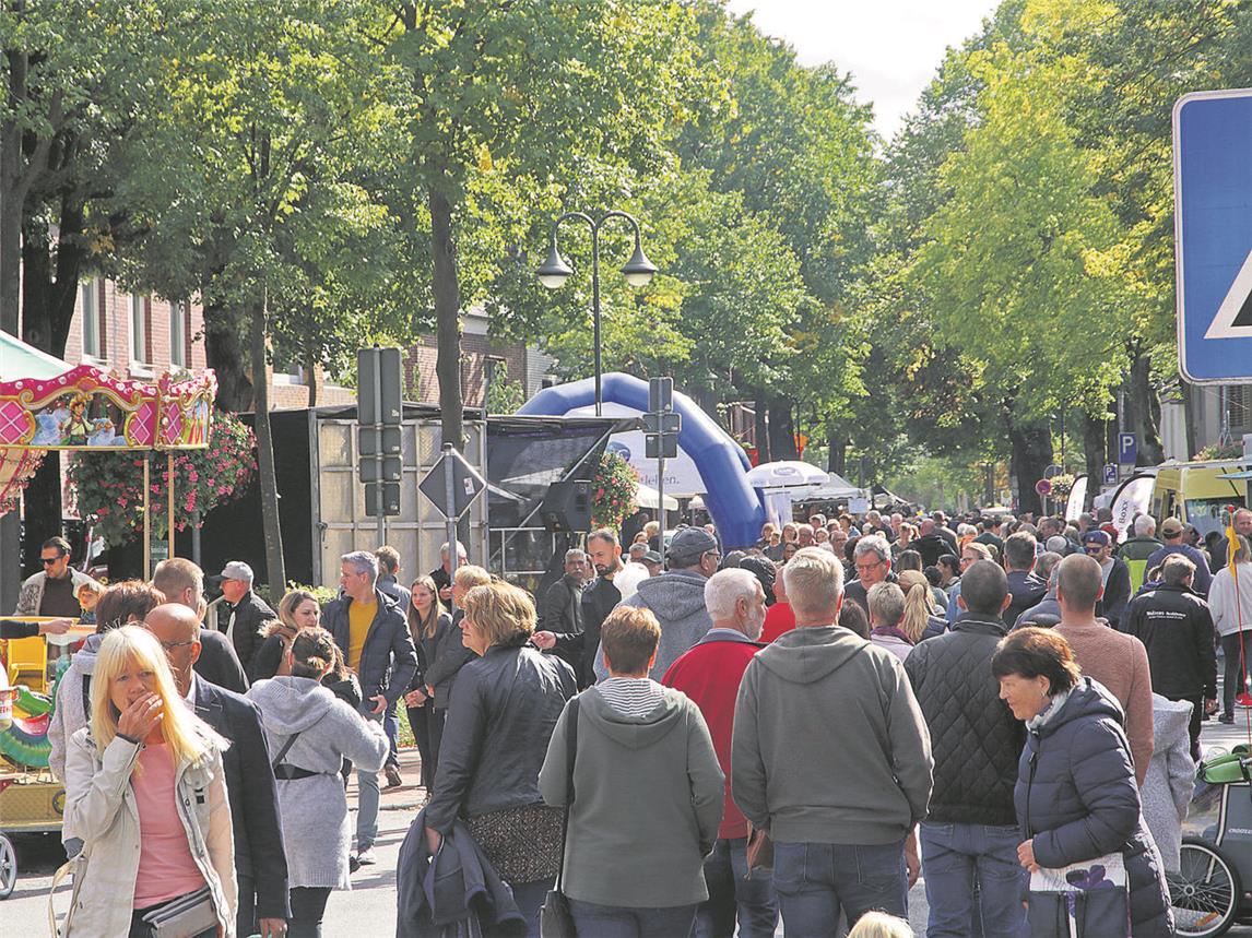 Kaufen, gucken, schlemmen: Der Herbstmarkt wird sicher auch in diesem Jahr viele Besucher locken. NN-Foto (Archiv): Theo Leie