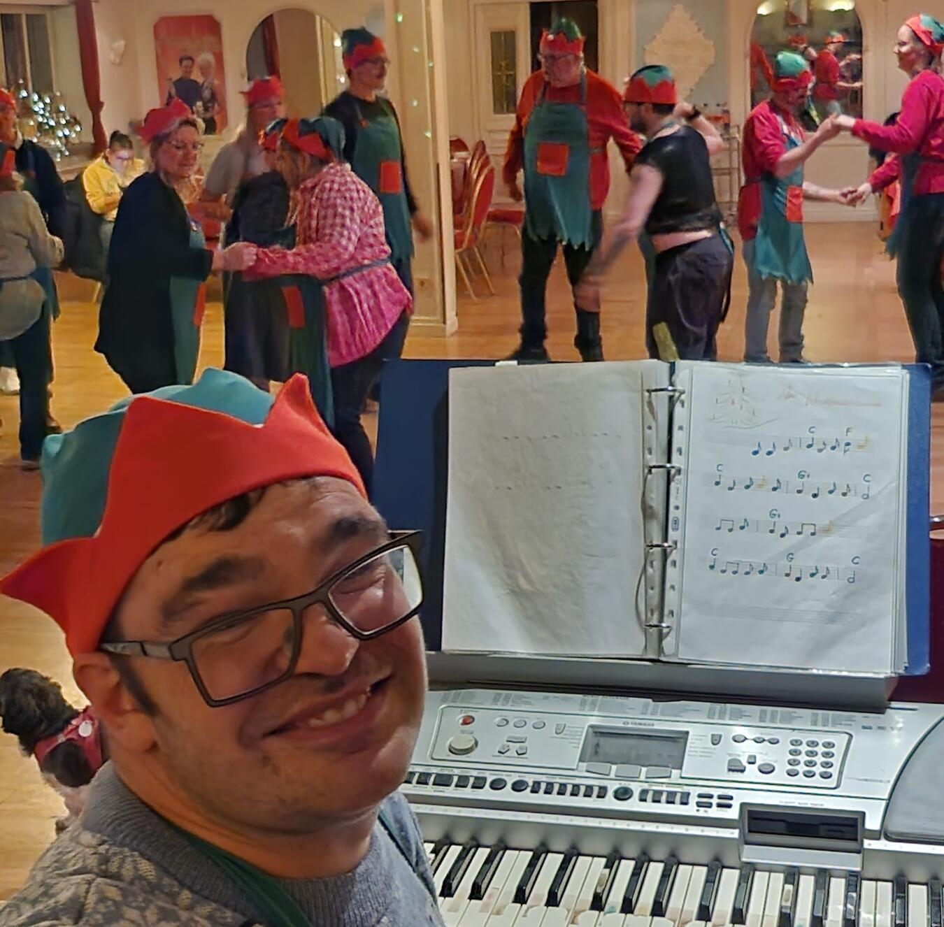 Keine Weihnachtsfeier ohne Musik und Tanz – der LVR-Verbund WohnenPlusLeben ist da keine Ausnahme. 