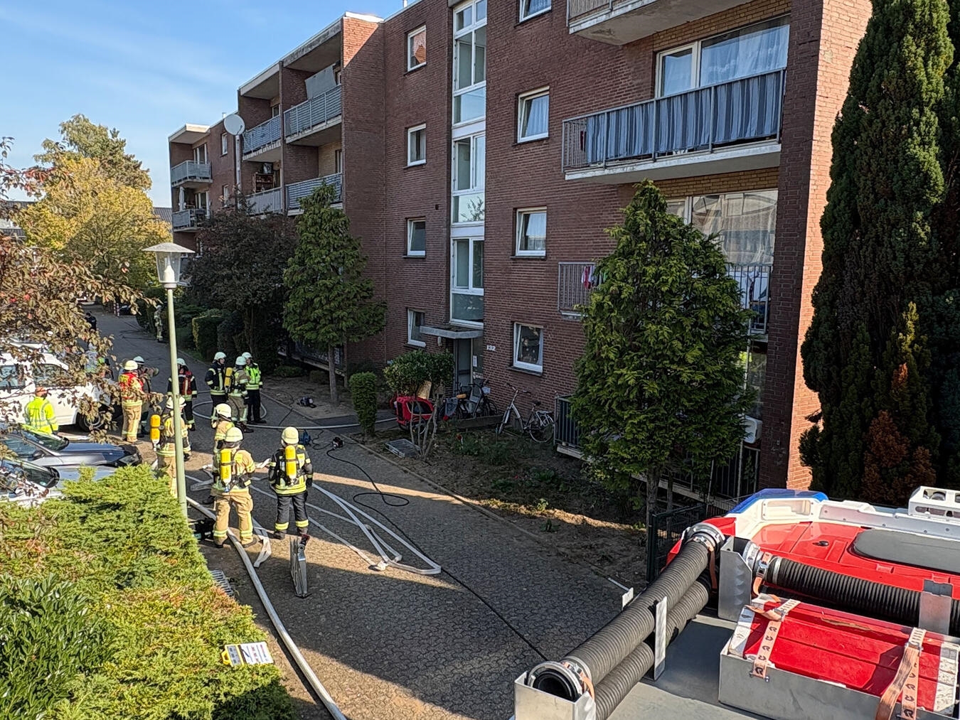 "Kellerbrand Voßheider Straße, Feuerwehr im Einsatz"
