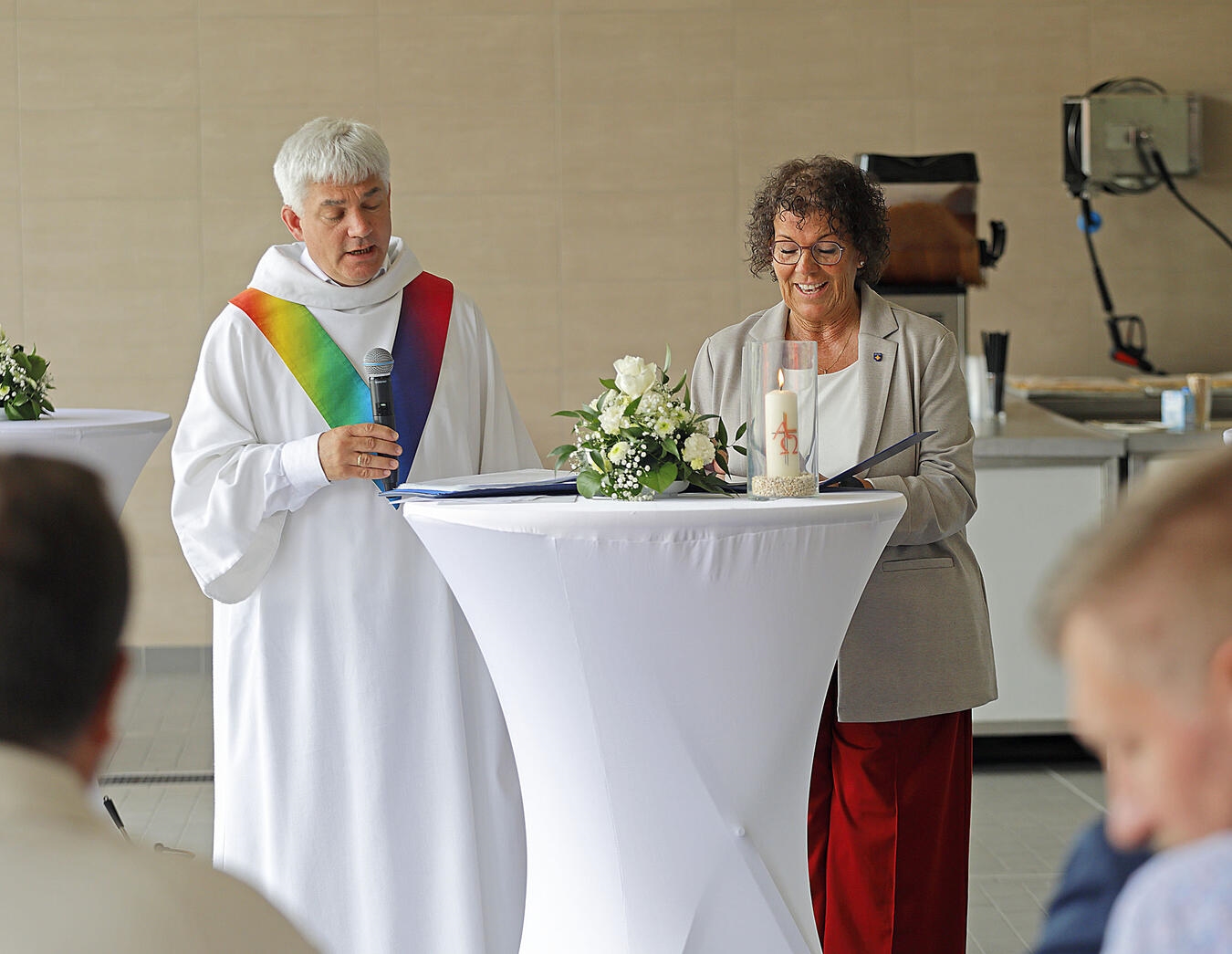 "Kerstin Pekur-Vogt und Frank Ingendae sprechen Segensspruch, Kirchenkreis Kleve, Foto von Theo Leie"
