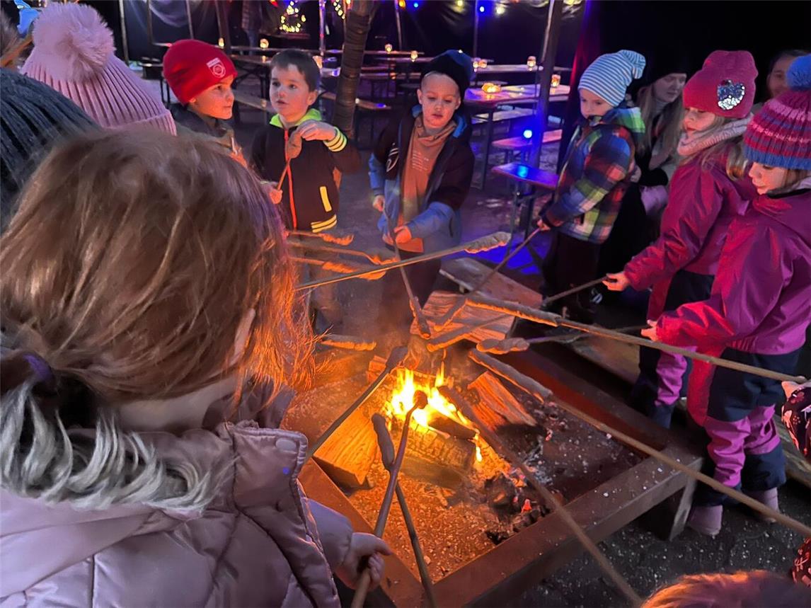 Kinder können ab 17 Uhr Stockbrot über das Feuer halten. Foto: DPSG Sonsbeck