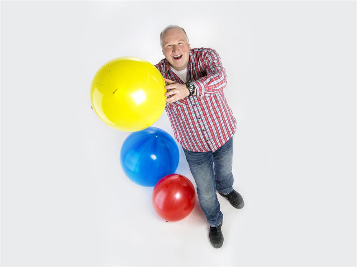 Kinderliedermacher Christian Hüser wird mit einem bunten Programm für Begeisterung sorgen. Foto: Schöning Fotodesign