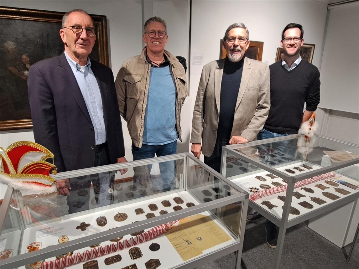 KKG-Senator Karl-Heinz Rottmann, KKG-Vorsitzender Paul Jamin, KKG-Senatspräsident Stephan Weber und Stadtarchivar Mathis Ingenhaag (v.l.). Foto: privat