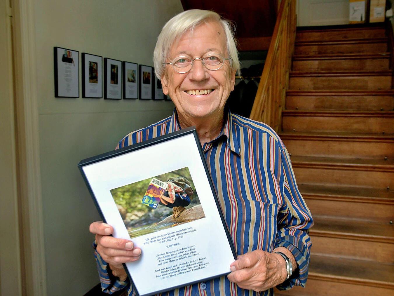 Klaus Cordes‘ fünfte Ausstellung im Treppenhaus an der Spyckstraße trägt den Titel „Er + Ich“ und beschäftigt sich mit Kästner.NN-Foto: Rüdiger Dehnen