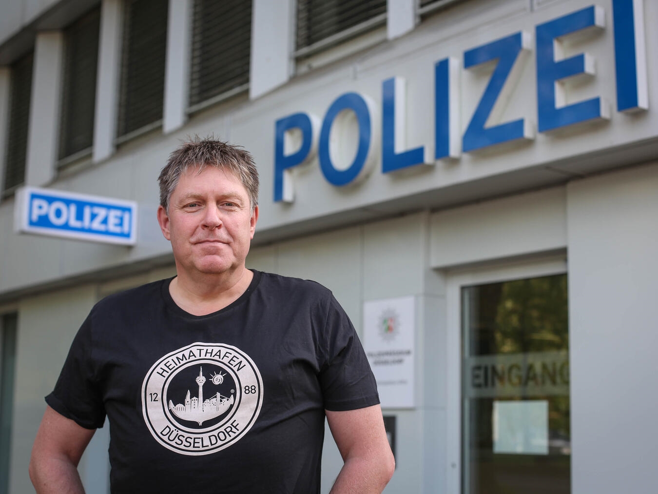 "Klaus Stickelbroeck, ehemaliger Streifenpolizist in Düsseldorf, Porträtfoto von Hans-Jürgen Bauer"