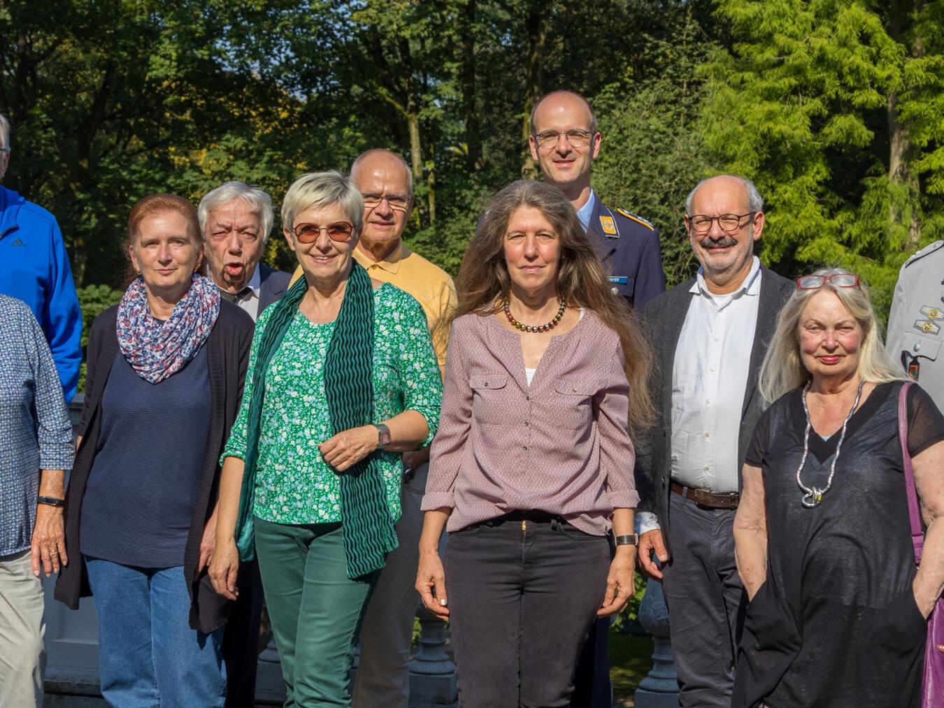 Kleves Bürgermeister Wolfgang Gebing lud nun Ehrenamtliche des Volksbundes in Kleve zum Dankeskaffee in das Café Moritz des Museums Kurhaus Kleve ein. Foto: Stadt Kleve