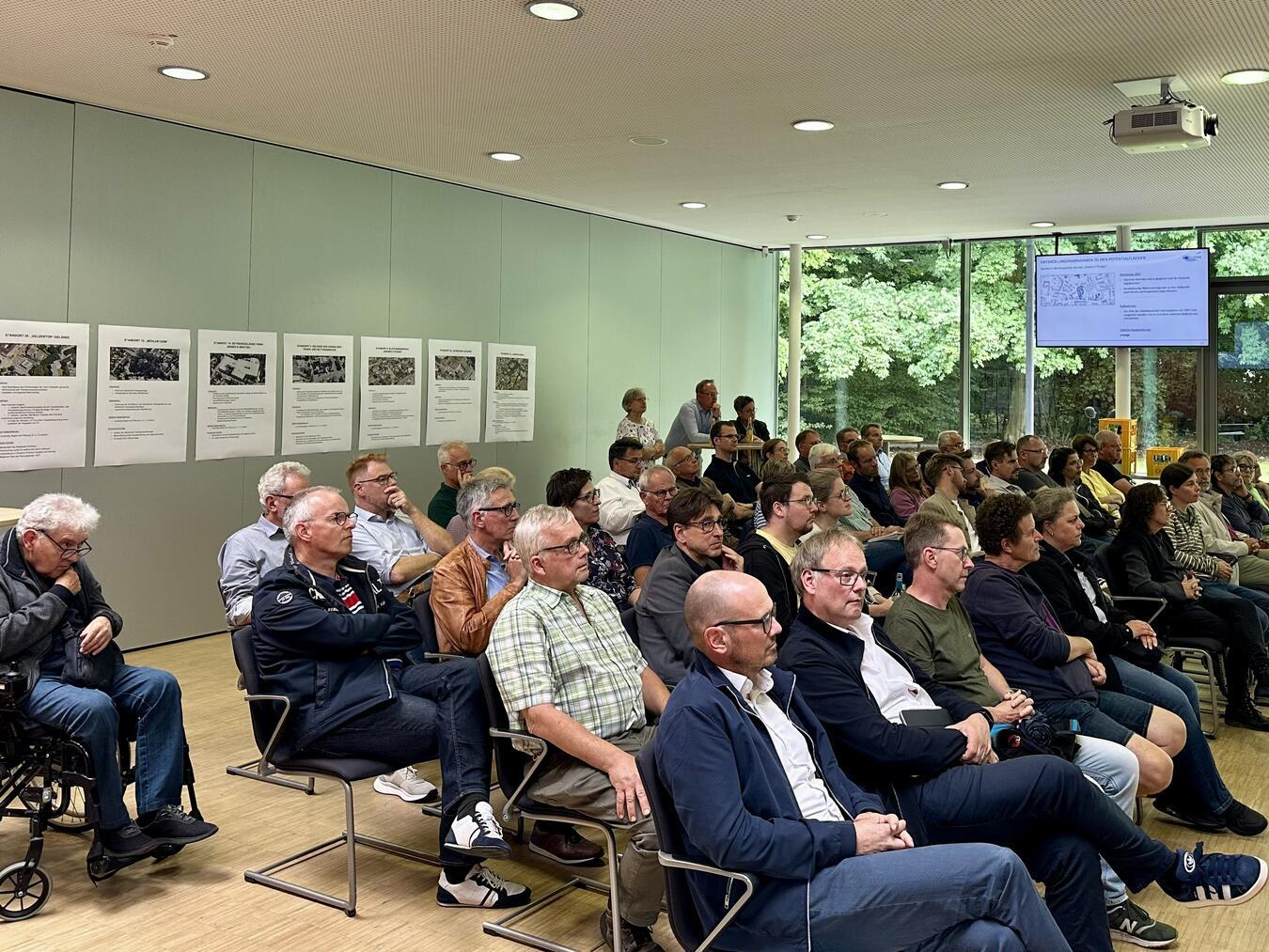 Knapp 50 Interessierte waren der Einladung der Stadt Geldern gefolgt. Fotos: Stadt Geldern/Terhorst