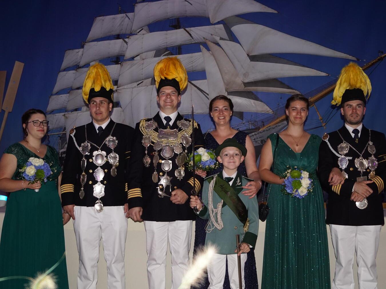 König Christoph Knothe mit Rebecca sowie den Ministerehepaaren. Foto: privat