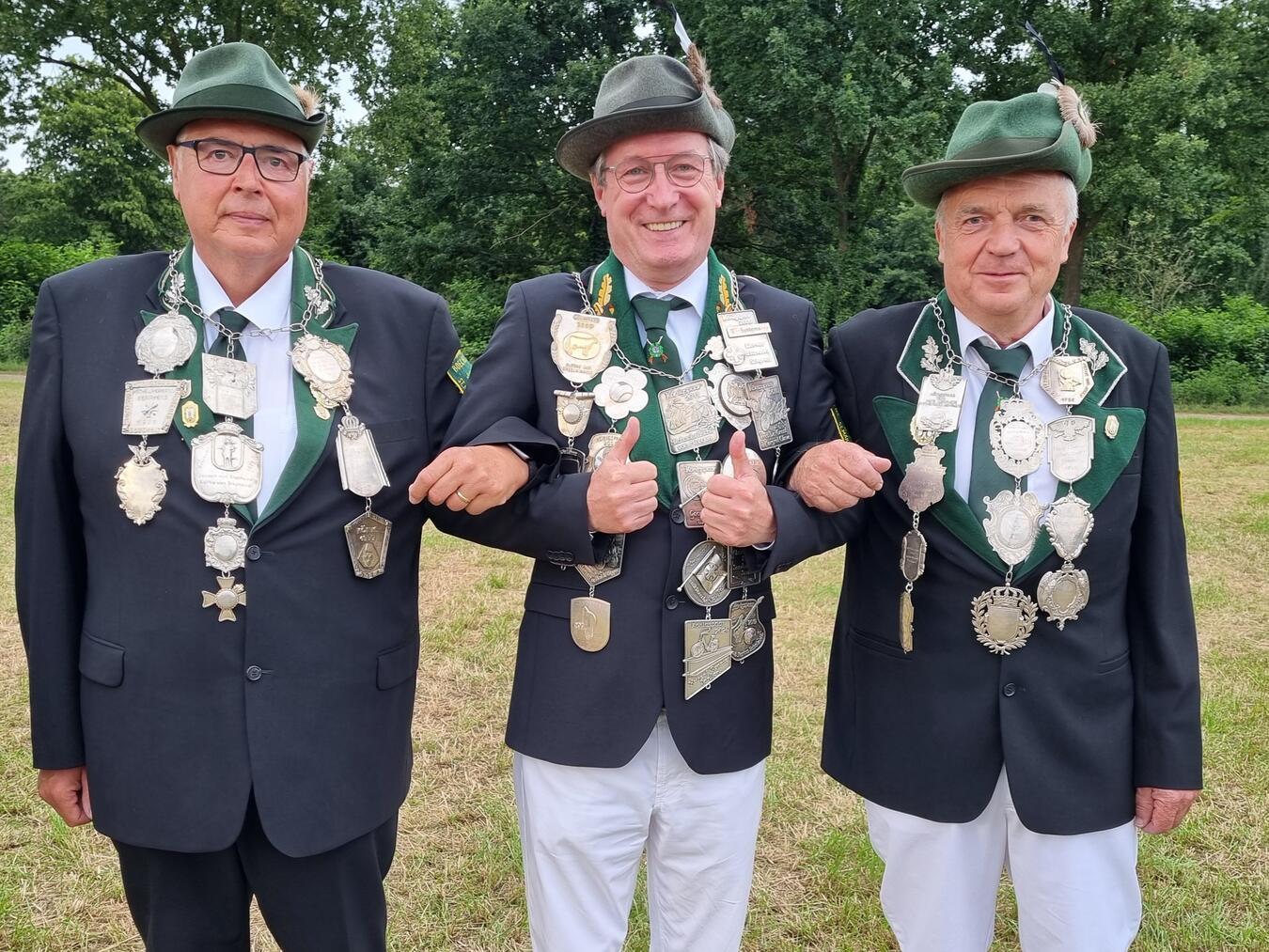 König Egbert Groterhorst mit seinen Ministern Ernst Cleve (l.) und Karl Post (r.).Foto: privat