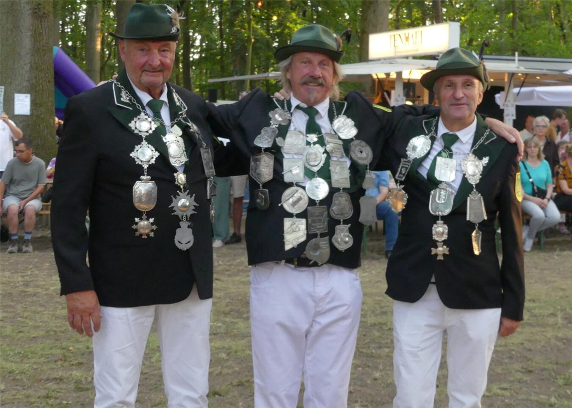 "König Fritz Spütz mit Ministern Karl-Heinz Benning und Hubert Molderings bei Treffen, Gruppenfoto, Politiker, privat"