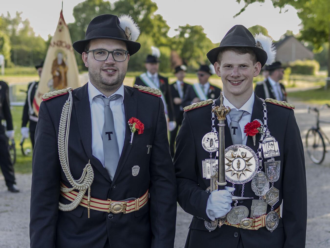 König Fynn Noah Horst Hermann Toonen (r.) mit Adjutant Tristan Hartmann. Fotos: St. Antonius-Schützen-Gilde Kevelaer