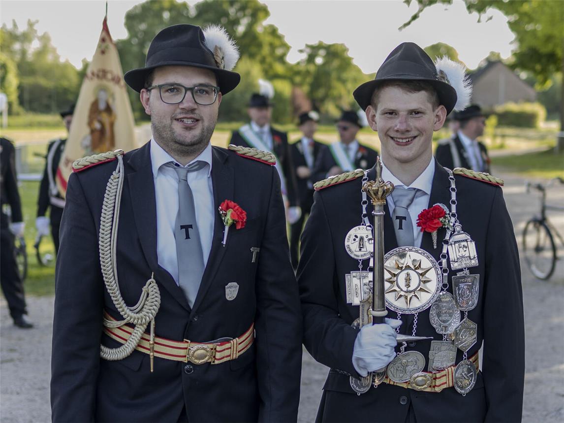König Fynn Noah Horst Hermann Toonen (r.) mit Adjutant Tristan Hartmann. Fotos: St. Antonius-Schützen-Gilde Kevelaer