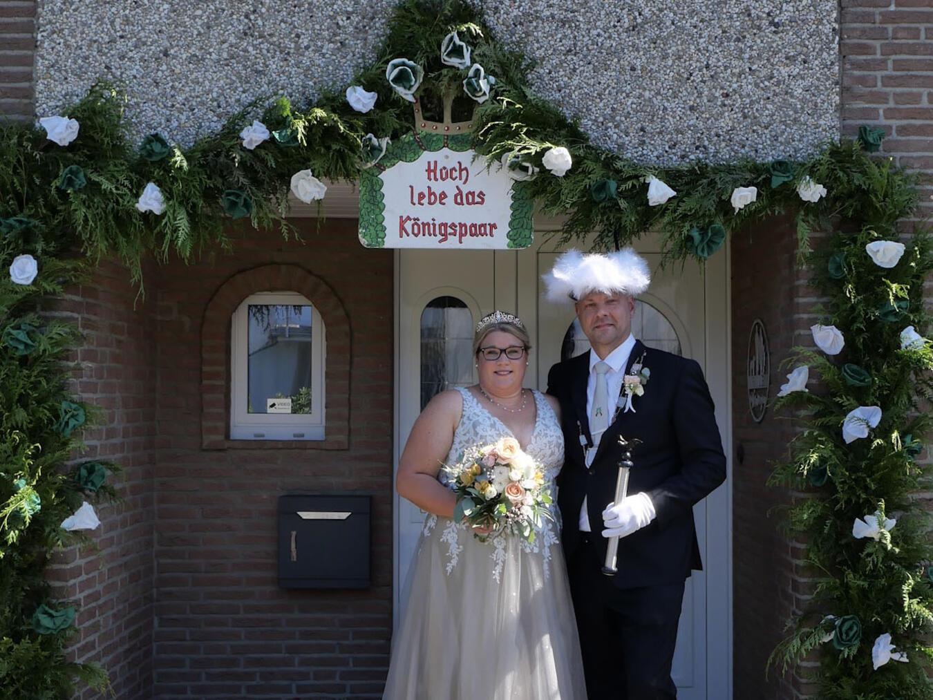 König Michael Verweyen und seine Angela sind für ein Jahr die neuen Regenten bei den Kranenburger Schützen. Foto: privat.