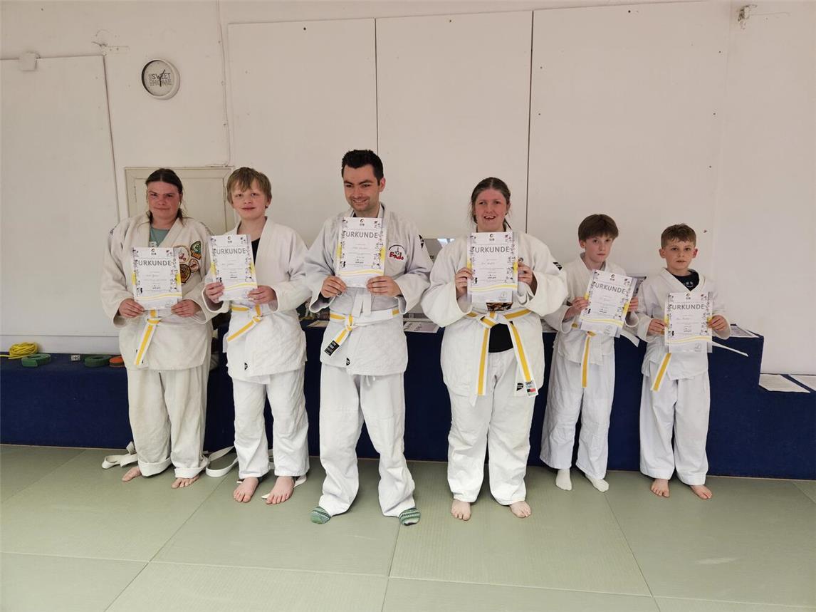 Können stolz auf sich sein: Felix Gummelt, Luca Korthauer, Noel Grabarek, Nadine Gipmans, Kim Luzia Kralik und Mikel Wiesmann. Foto: BSG-Kleverland