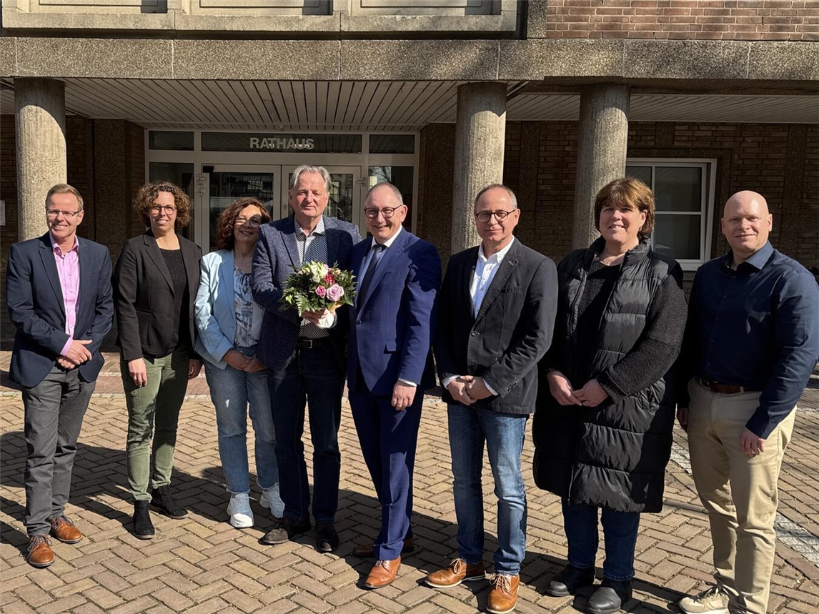 "Werner Helmes im Ruhestand mit Kollegen und Ehefrau Karin Holzum-Helmes, Stadt Rees, Abschiedsfeier"