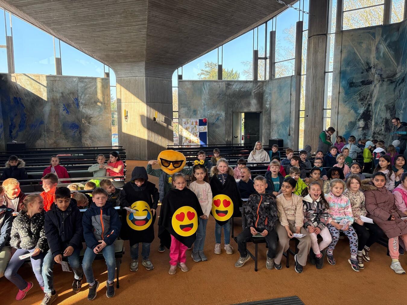 „Komm wie Du bist – öffne Türen“: Fast 250 Kinder aus Emmerich nahmen am Türöffnertag in der Heilig-Geist-Kirche teil. Foto: CV Kleve