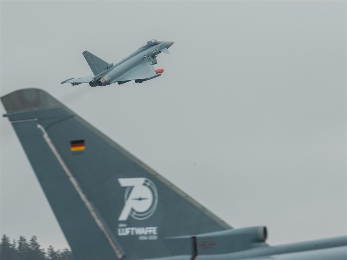 "Eurofighter über Weeze und Niederrhein, Luftwaffenübung, Bundeswehr, Himmel"