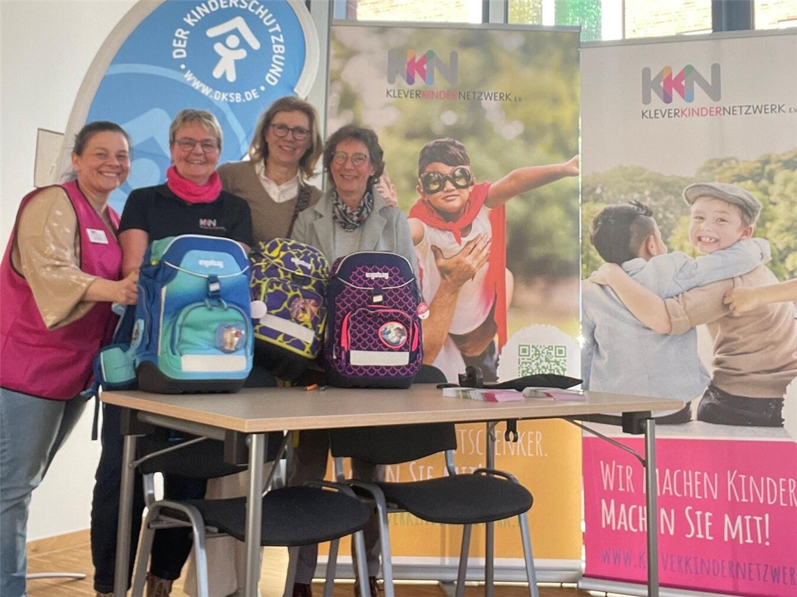 Konnten Kinderaugen zum Strahlen bringen (v.l.): Ines Reiss (KKN), Ellen Rütter (KKN), Barbara Kipfelsberger (KSB) und Dr. Ursula Figura (KSB). Foto: KSB/KKN