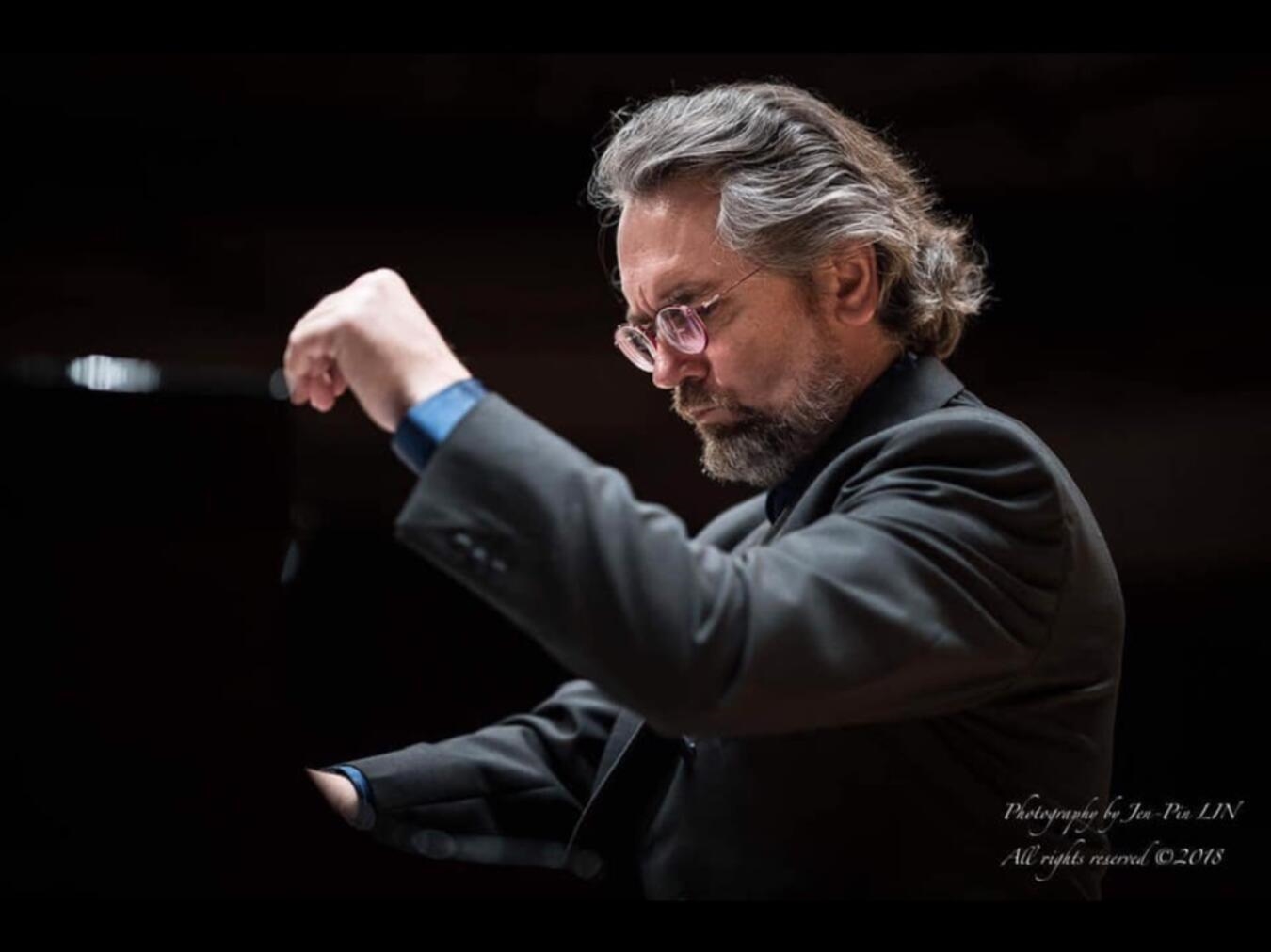 "Konstantin Scherbakov am Klavier, renommierter Konzertpianist, Porträtfoto von Jen-Pin Lin"