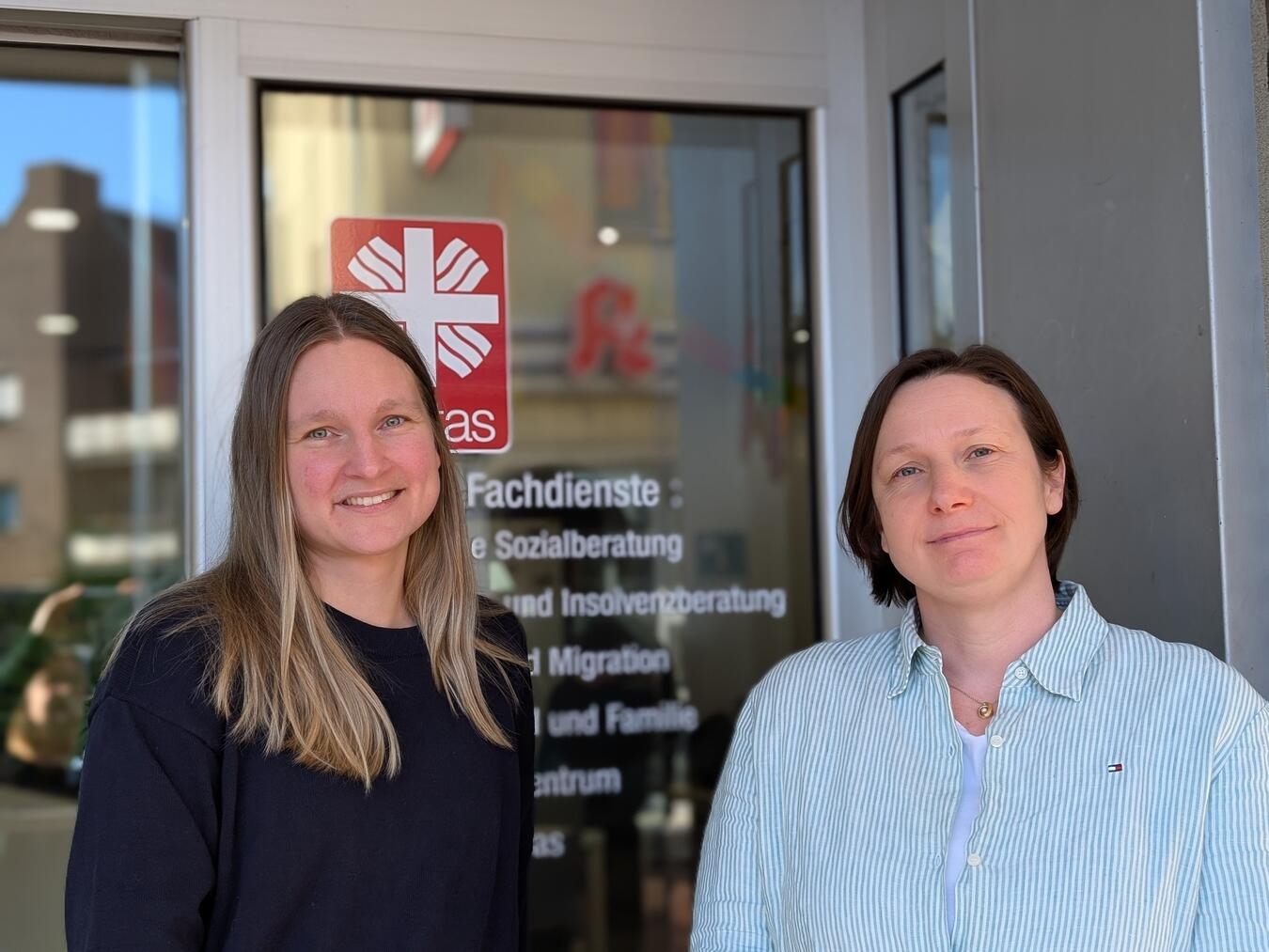 Kostenlose Beratung für Familien: Julia Althoff (links) und Janine Wolf vom Team der Familien- und Erziehungsberatung der Caritas.Foto: Caritasverband Geldern-Kevelaer