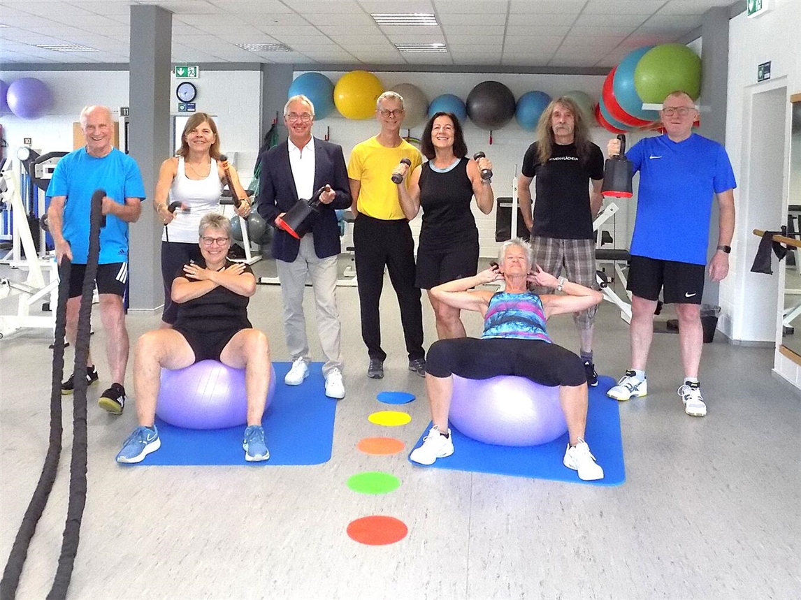 Übergabe von neuen Sportgeräten für den Schulsport, Foto: privat