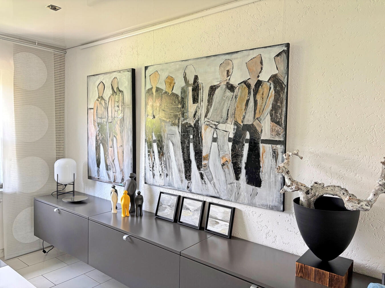 Ingrid Karsten lädt im August zu ihrer dritten Haus-Ausstellung in Goch ein „Kunst ist, wenn man etwas sieht und das nicht mehr aus dem Kopf bekommt“, sagt Ingrid Karsten. So ist der Betrachter aufgerufen, seine eigene Interpretation ihrer Werke zu finden. NN-Fotos: CDS