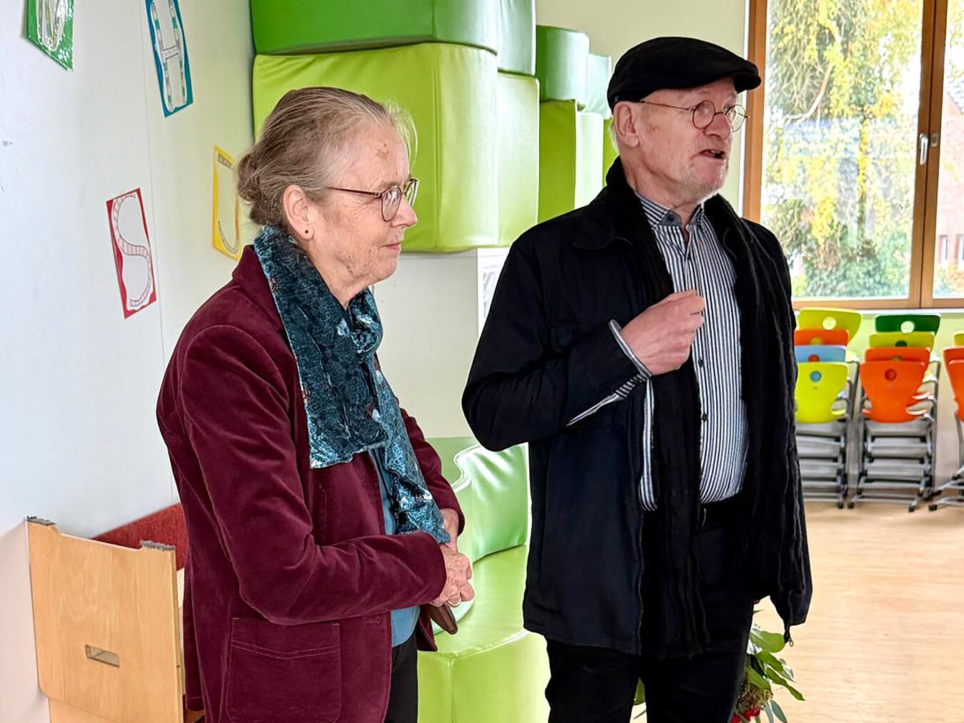 Kuratorin Joke Ruijs (l.) mit Künstler Wolfgang Zieseniss bei der Eröffnungsfeier der Ausstellung im Forum Arenacum. Foto: Forum Arenacum